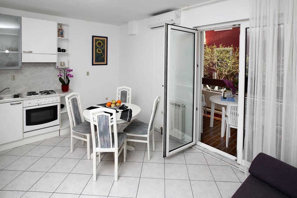 Apartments In Beautiful Split Podstrana Habitación foto